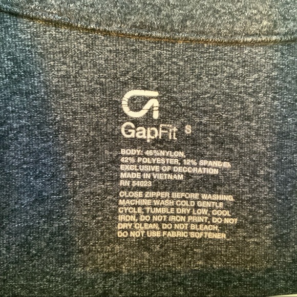 GapFit Women’s Zip Up Jacket - Picture 2 of 3